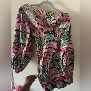 this is a dress I wore to my sisters wedding., it’s in good shape only worn once